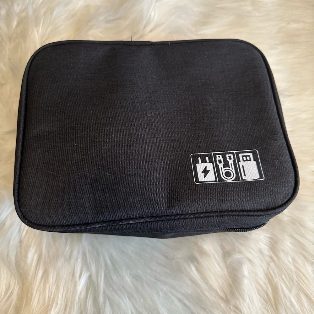 💙3/$20 Black Tech Organizer Bag